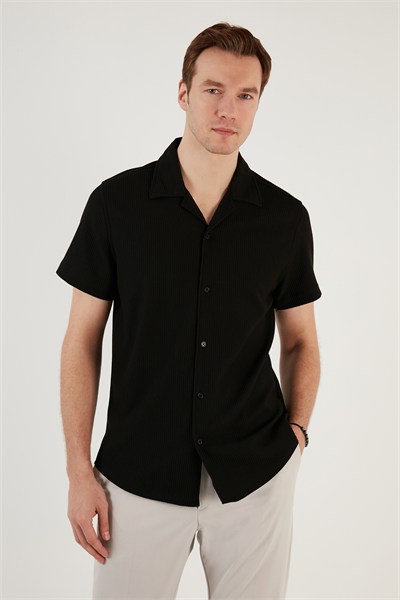 Pamuk Karışımlı Apaş Yaka Kısa Kollu Regular Fit Erkek Gömlek CF24S115882 SİYAH