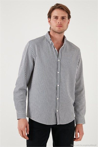 Pamuklu Çizgili Düğmeli Yaka Uzun Kollu Regular Fit Erkek Gömlek CF23S112237 LACİVERT-BEYAZ