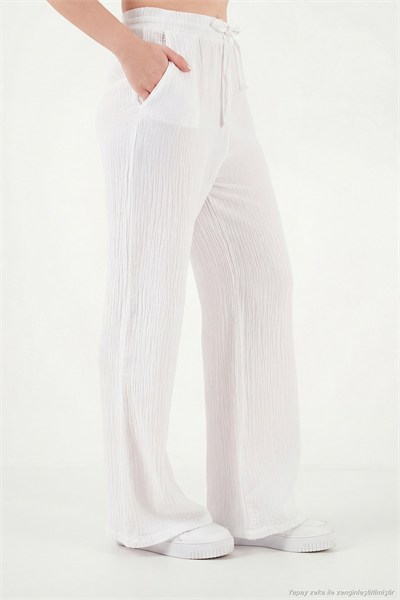 Pamuklu Comfort Fit Yüksek Bel Geniş Paça Kadın Pantolon 668YP5540 BEYAZ