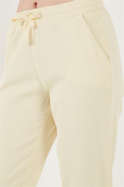 Pamuklu Normal Bel Regular Fit Düz Paça Kadın Pantolon 668YP42282S4 SARI