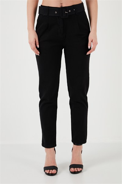 Pamuklu Normal Bel Regular Fit Kemerli Kadın Pantolon 668YP4152 SİYAH