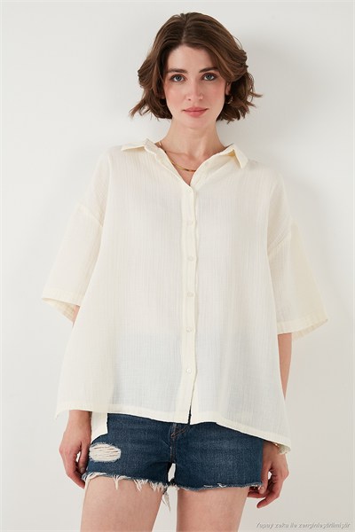 Pamuklu Oversize Yırtmaçlı Kısa Kollu Kadın Gömlek CF25S166965 EKRU