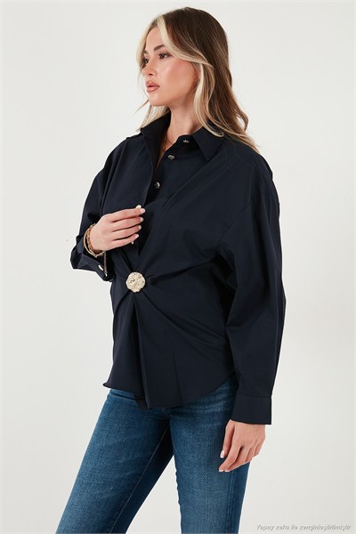 Pamuklu Regular Fit Broş Detaylı Uzun Kollu Kadın Gömlek 6834990 LACİVERT