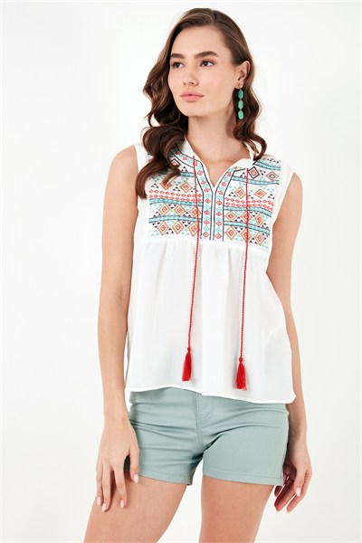 Pamuklu Regular Fit Nakış İşlemeli Kadın Bluz 611BZ0249 EKRU