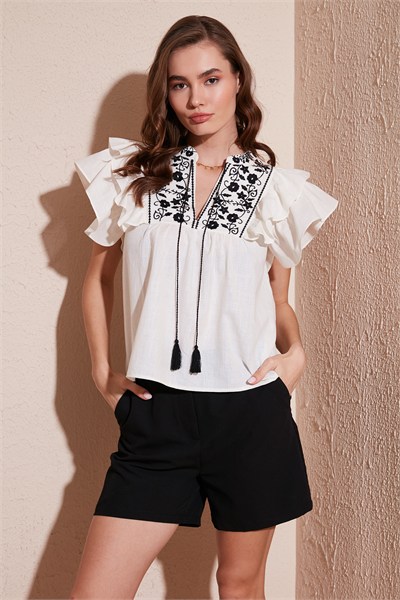 Pamuklu Regular Fit Nakış İşlemeli Kadın Bluz 611BZ0253 EKRU-SİYAH