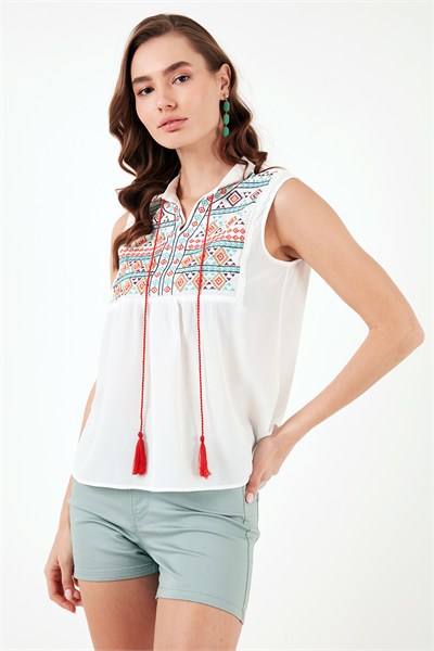 Pamuklu Regular Fit Nakış İşlemeli Kadın Bluz 611BZ0249 EKRU