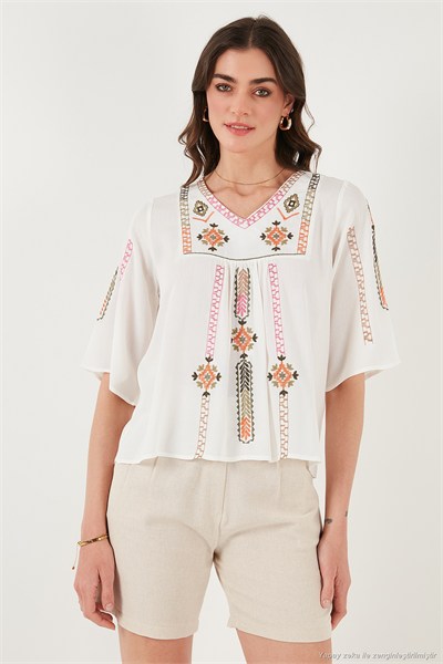 Pamuklu Regular Fit Nakış İşlemeli Kadın Bluz 611BZ0247 EKRU-FUŞYA
