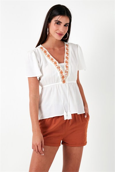 Pamuklu Regular Fit Nakış İşlemeli Püsküllü Kadın Bluz 611BZ0282 EKRU