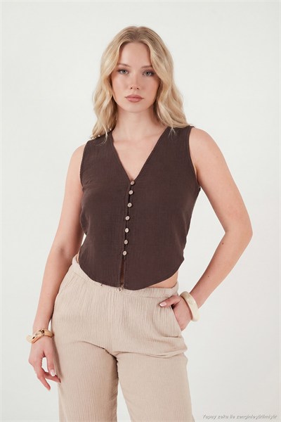 Pamuklu Regular Fit V Yaka Düğme Detaylı Yazlık Bluz Kadın Yelek 5866661 KAHVE