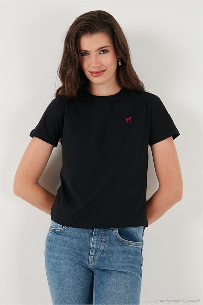 Pamuklu Slim Fit Bisiklet Yaka Minimal İşleme Detaylı Kadın T Shirt 5866398 SİYAH