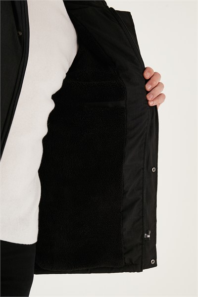 Peluş Astarlı Suya ve Rüzgara Dayanıklı Soğuk Geçirmez Slim Fit Erkek Mont 5711051 SİYAH