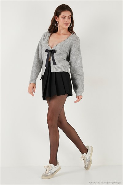 Premium Boncuk ve Fiyonk Detaylı Regular Fit V Yaka Triko Kadın Hırka 680HI00180 GRİ
