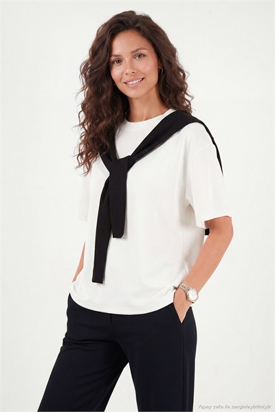 Rahat Kalıp Bisiklet Yaka Omuz Şal Detaylı Kadın T Shirt 5867044 EKRU-SİYAH