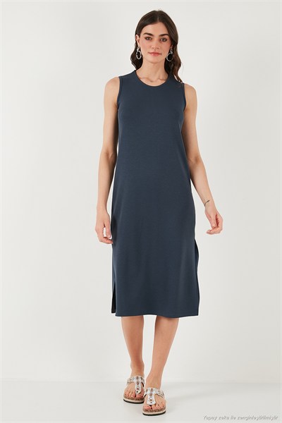 Regular Fit Bisiklet Yaka Yırtmaç Detaylı Basic Midi Kadın Elbise 5866160 FÜME
