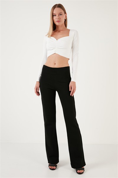 Slim Fit Kalp Yaka Önü Büzgülü Crop Kadın Bluz 5865401 BEYAZ