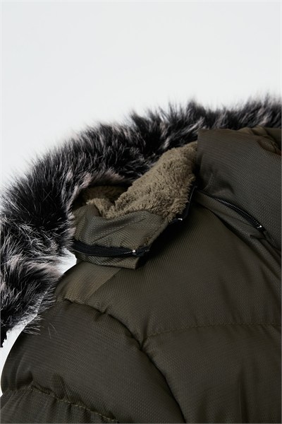 Slim Fit Suni Kürklü Peluş Astarlı Çıkarılabilir Kapüşonlu Şişme Erkek Mont 5761080 B HAKİ