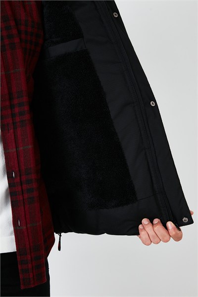 Slim Fit Suni Kürklü Peluş Astarlı Çıkarılabilir Kapüşonlu Şişme Erkek Mont 5761080 B SİYAH