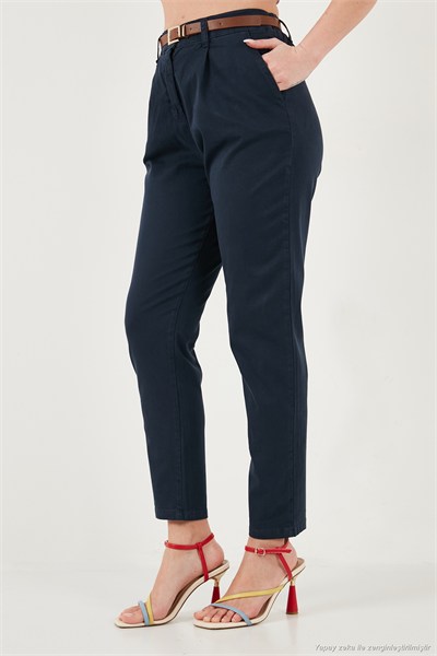 Streç Pamuklu Regular Fit Yüksek Bel Düz Kısa Paça Kemerli Kadın Pantolon 668YP5335 LACİVERT