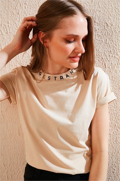Yakası Baskılı Bisiklet Yaka Basic Örme Kadın T Shirt 5864054 TAŞ