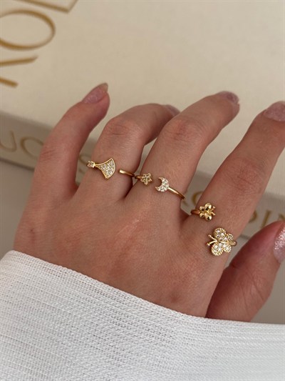 3’lü Ayarlanabilir Gold Figürlü Yüzük Seti – Melek, Ay-Yıldız ve Kelebek Detaylı 3326