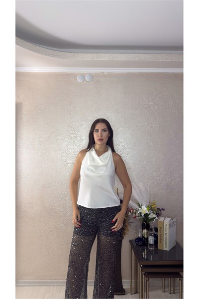 Degaje Yaka Saten Detaylı Beyaz Kadın Bluz