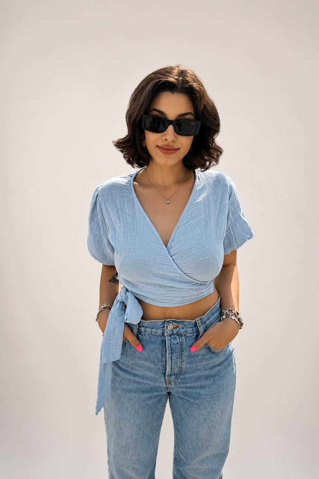 Luna Mavi Crop