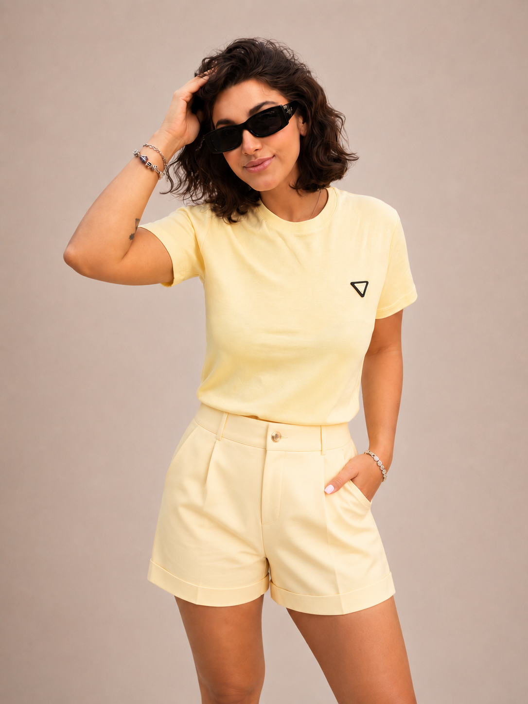 Yellow Aura Basic Tişört