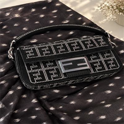 Siyah Taşlı Fendi Baguette Model Çanta