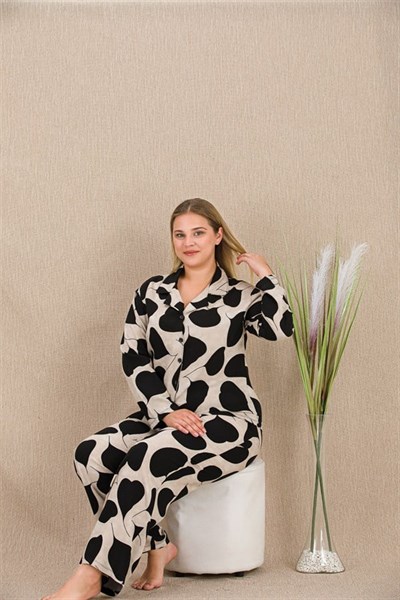 Büyük Beden Siyah Beyaz Kalp Desenli Düğmeli Uzun Kol Viskon Pijama Takımı