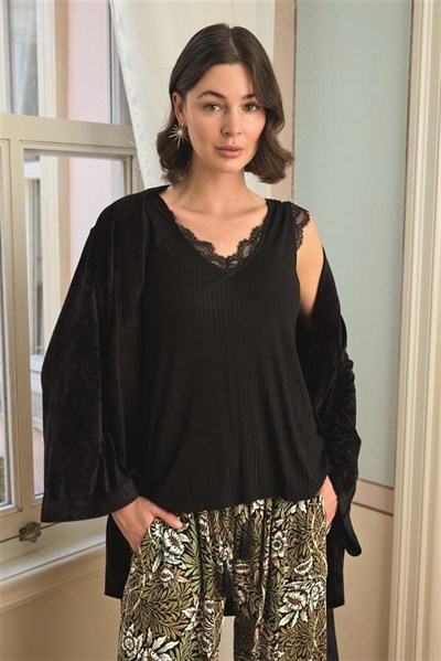 Çiçek Yaprak ve Etnik Desenli Dantelli 3lü Pijama Takımı