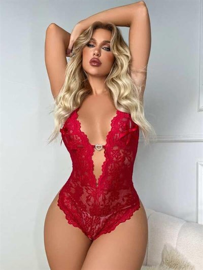 Metal Kalp Aksesuarlı Fantezi Dantelli Kırmızı Body