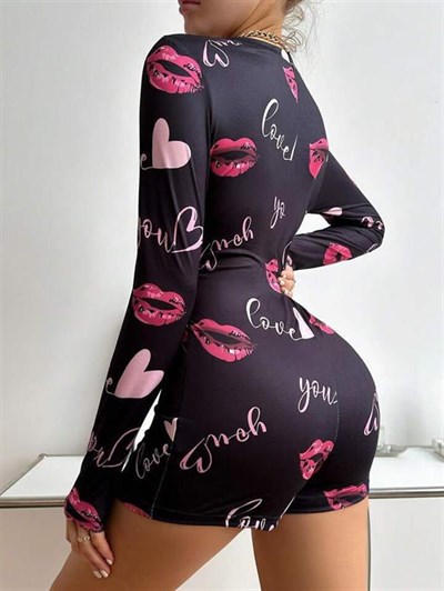 Pamuklu Kırmızı Öpücük ve Kalp Desenli Düğmeli Uzun Kol Tulum Pijama
