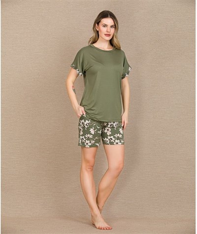 Şık Tasarım Çiçek Desenli Yeşil Şortlu Kısa Kol Viskon Pijama Takımı