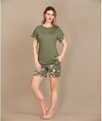 Şık Tasarım Çiçek Desenli Yeşil Şortlu Kısa Kol Viskon Pijama Takımı