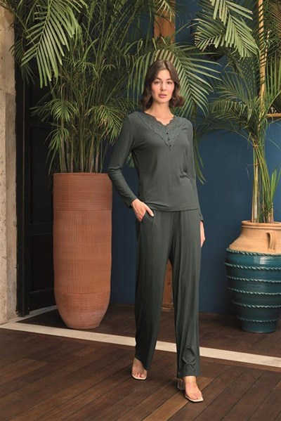Uzun Kollu Önü Düğmeli V Yaka Pijama Takımı
