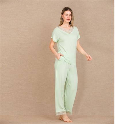 Viskon Şık Tasarım Dantel İşlemeli Açık Yeşil Kısa Kol Pijama Takımı