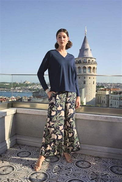 Yaprak Desenli Uzun Kollu V Yaka Pijama Takımı