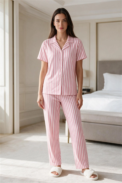 Kadın Pembe Beyaz Çizgili Kısa Kollu Düğmeli Milan Kumaş Pijama Takımı