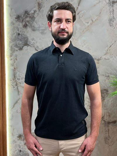 KENDİNDEN ÇİZGİLİ RAHAT SİYAH POLO YAKA TİŞÖRT