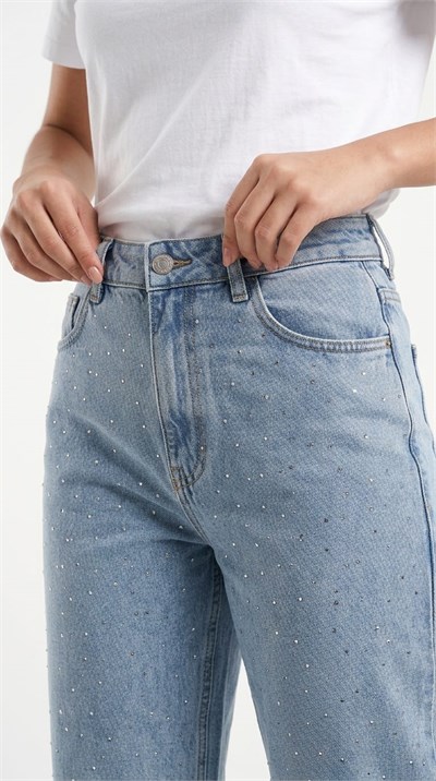 Önü Taşlı Düz Paça Mavi Kot Pantolon
