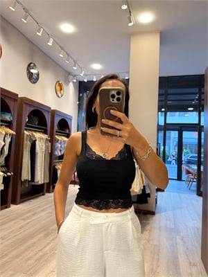 Dantel Detaylı Bluz-Siyah