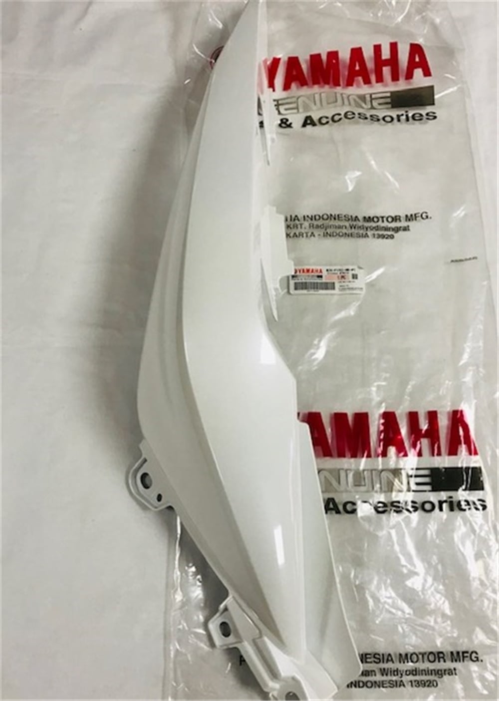 XMAX 250 ARKA YAN KAPAK SAĞ BEYAZ