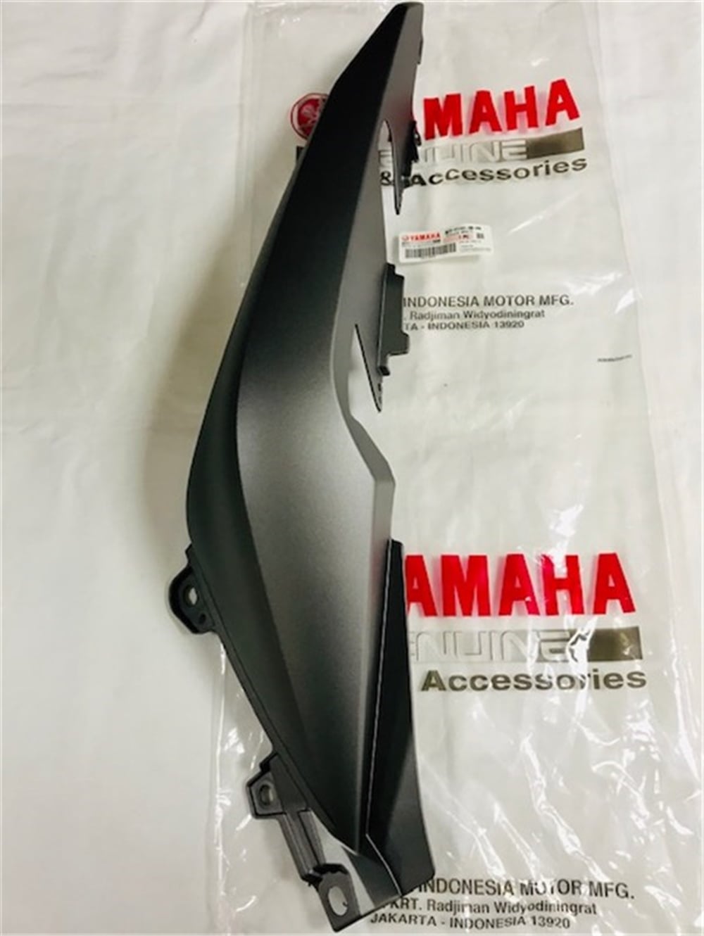 XMAX 250 ARKA YAN KAPAK SAĞ MAT GRİ