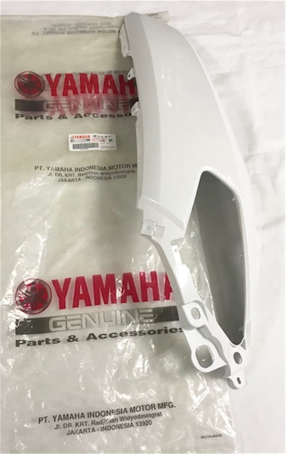 NMAX ARKA YAN KAPAK SAĞ BEYAZ