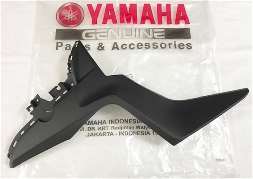 XMAX 250 ÖN YAN SİYAH PARÇA SAĞ