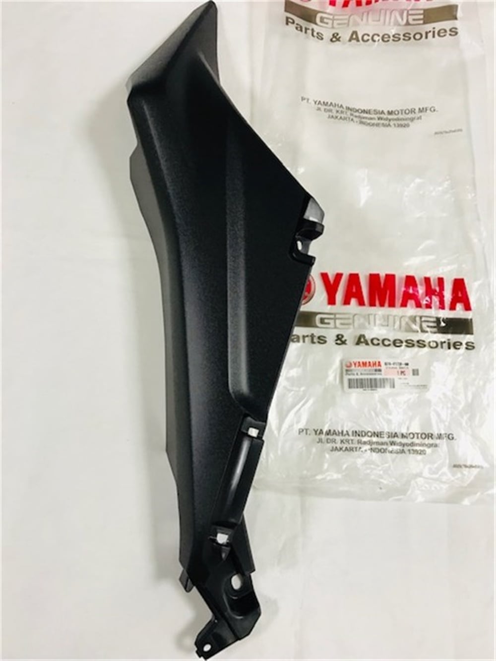 XMAX 250 STOP ALT SİYAH PARÇA SAĞ