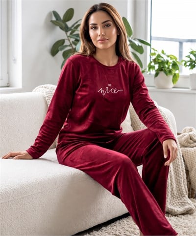 KADIN BORDO KADİFE ÜSTÜ NAKIŞLI UZUN KOLLU YUMUŞACIK PİJAMA TAKIMI.