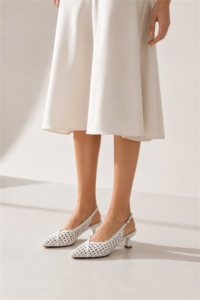 ALIX Kadın Beyaz Hasır Dokulu Sivri Burun Kadeh Topuklu Slingback Ayakkabı