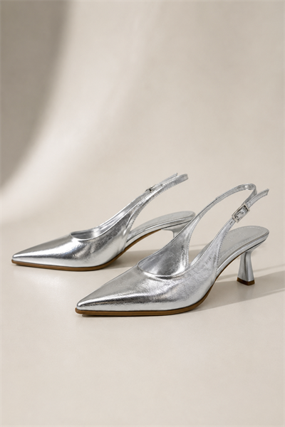 SEELIN Kadın Gümüş Sivri Burun Kırışık Rugan Slingback Tokalı 7 Cm İnce Topuklu Ayakkabı