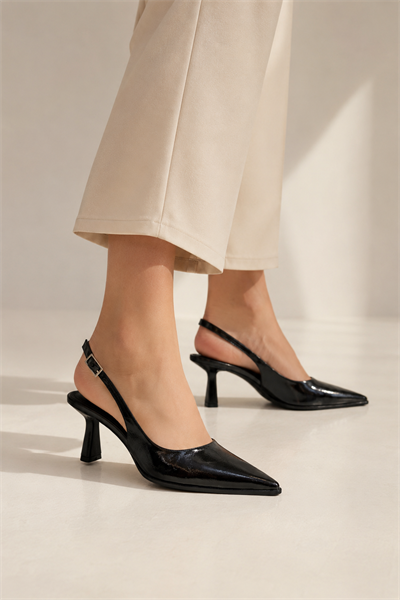 SEELIN Kadın Siyah Sivri Burun Kırışık Rugan Slingback Tokalı 7 Cm İnce Topuklu Ayakkabı
